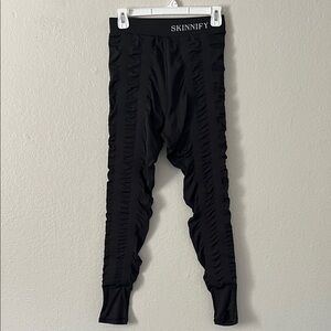 Like New! SKINNIFY High Waist Resistant Band Workout Leggings Black L